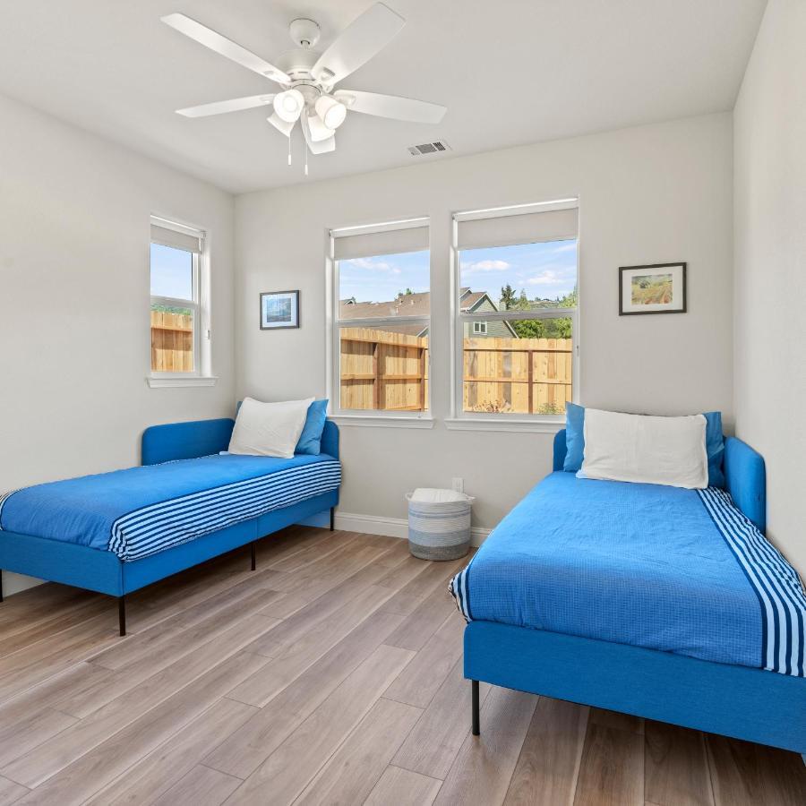Newly Built Murphys Modern Retreat Exterior foto